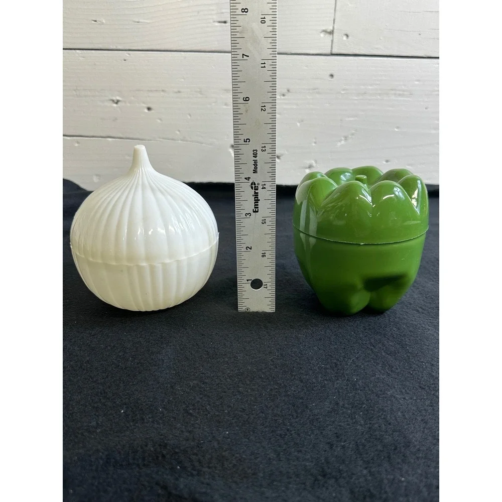 Vintage Style Plastic Food Saver Pods Set Onion Bell Pepper Avocado Green White